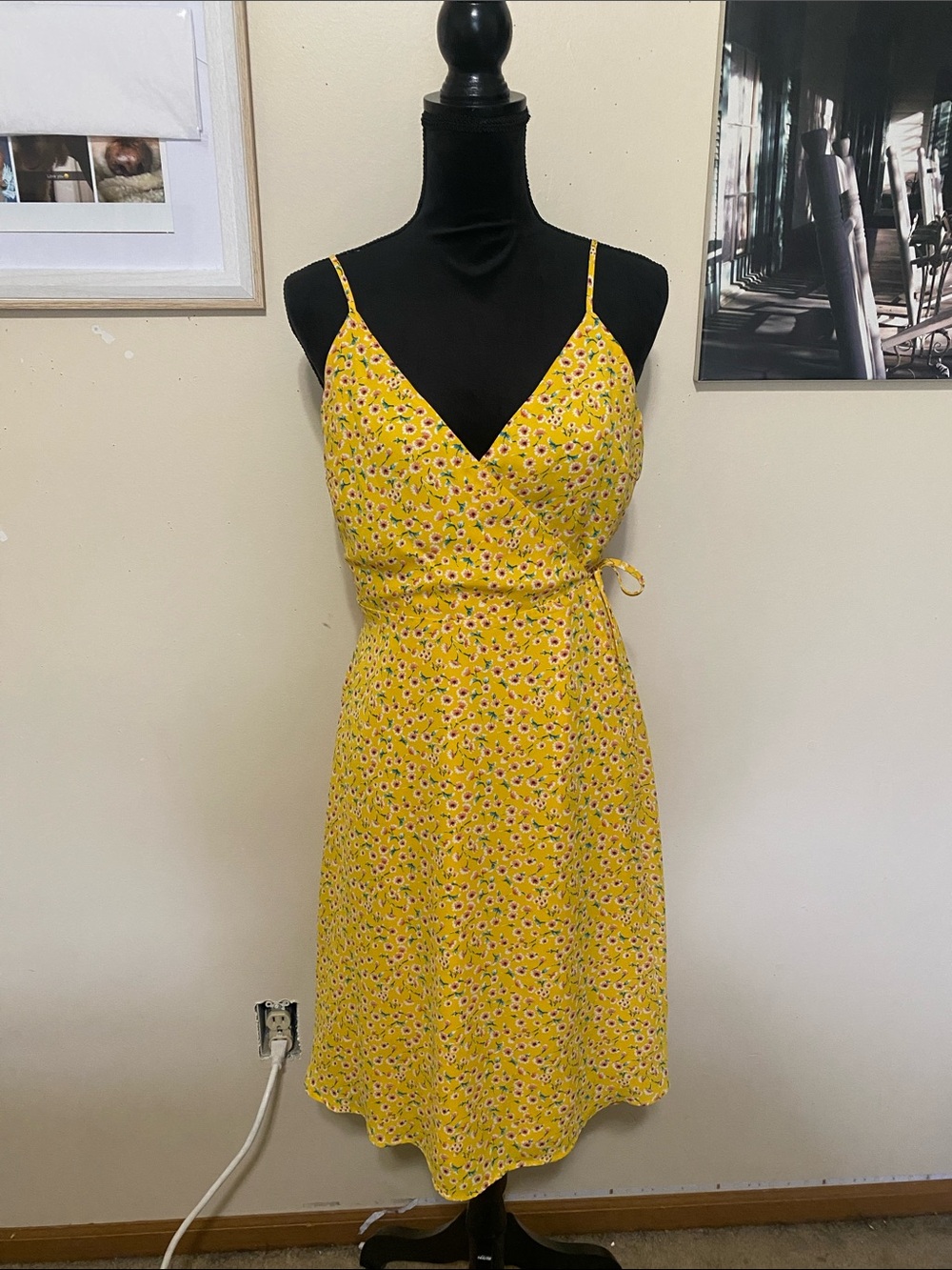Gilli Yellow Floral Midi Dress Women’s Sz Medium